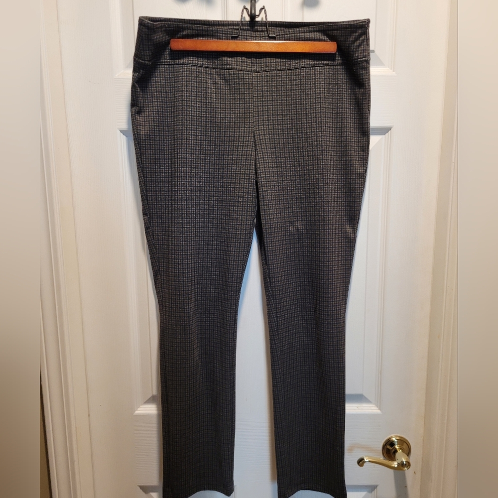 le chateau grey/brown plaid cigarette pants. Size US 12.